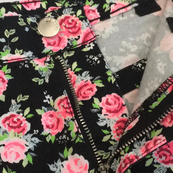 H&M Shorts - Picture 5 of 9